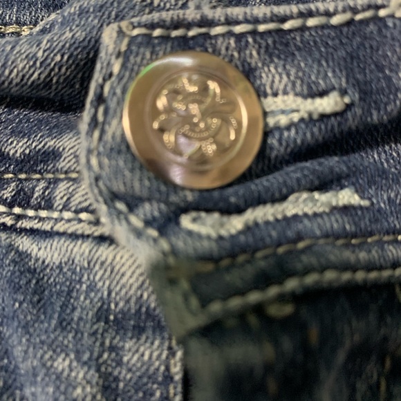 No Boundaries Distressed Blue Jean Shorts - Picture 3 of 6